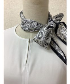 23区 23区 白プルオーバーブラウス シルクスカーフ(オフホワイトに黒柄)付き サイズ38